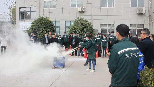 压球网页版加强安全意识，全体员工进行消防演练